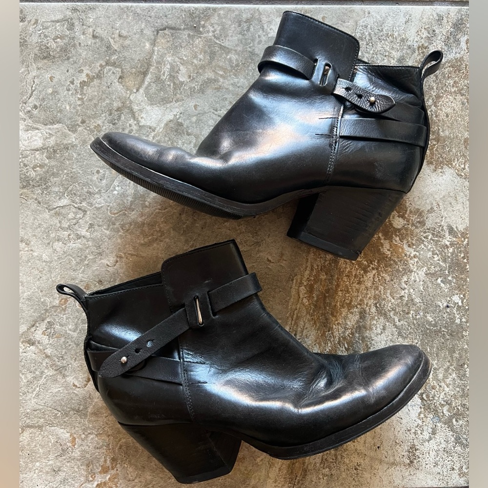 Rag & bone leather ankle boot size 10